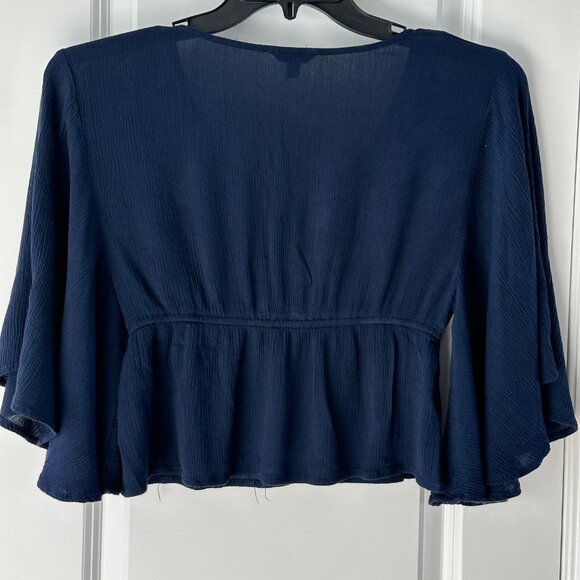 Embroidered Floral Navy Blue Peplum Blouse Medium Aeropostale Rayon Womens Top - Picture 2 of 11